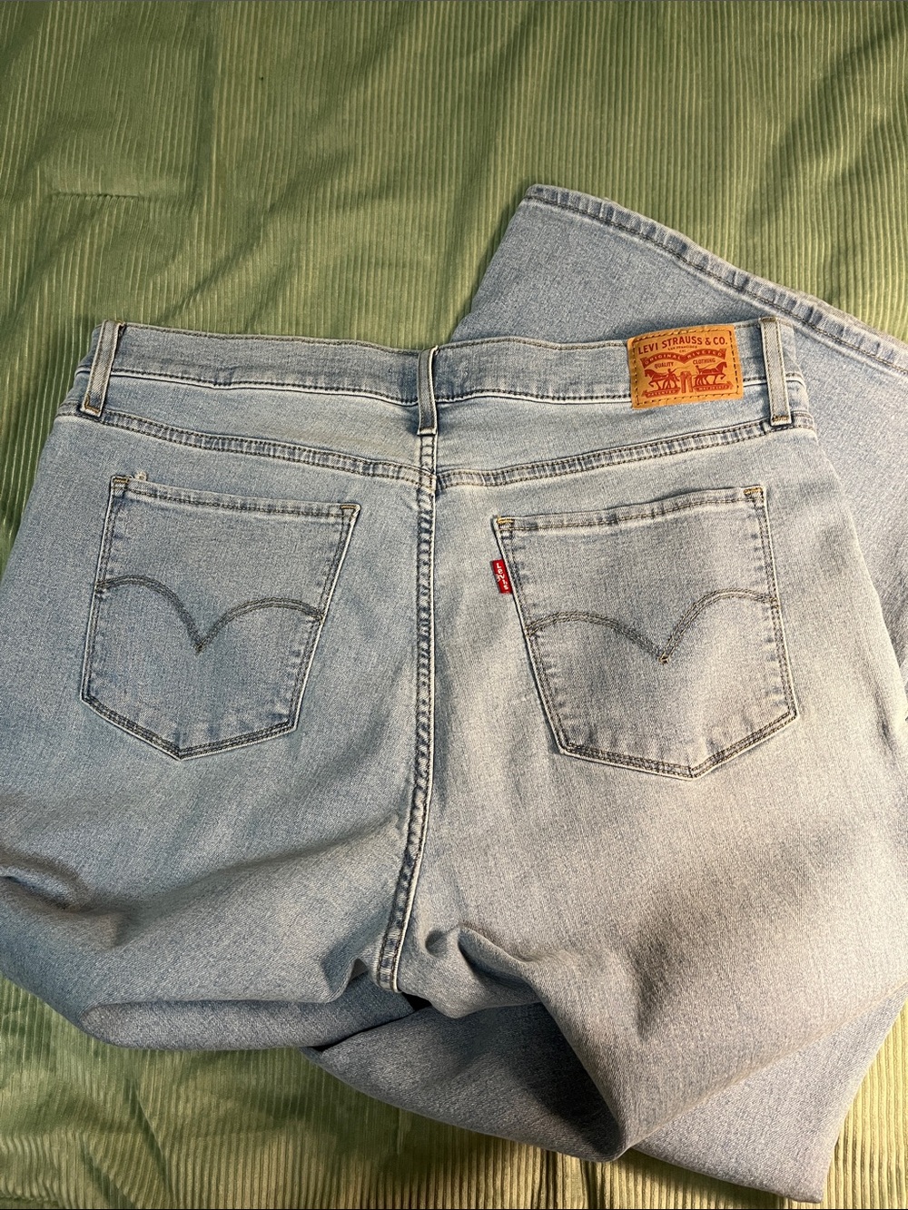 Levi's Women's 318 Shaping Wide-Leg Jeans - Picture 4 of 5